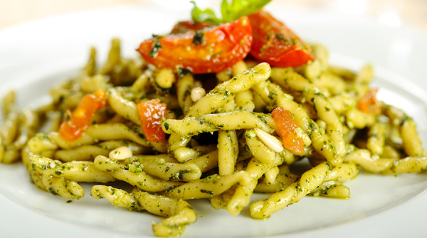 Strozzapreti alle zucchine e pomodorini - Giornale del cibo