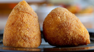 Arancino siciliano o arancina? Risponde l'Accademia della ...