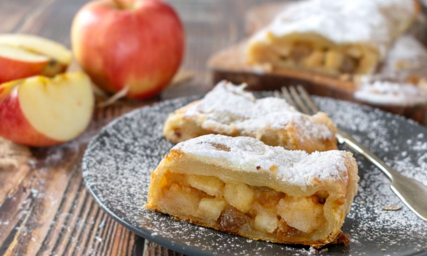 Fetta di strudel di mele