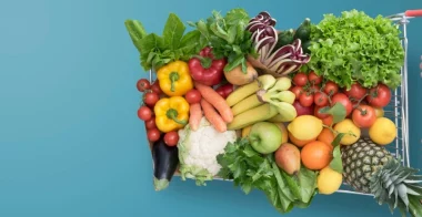 Carrello tricolore pieno di frutta e verdura