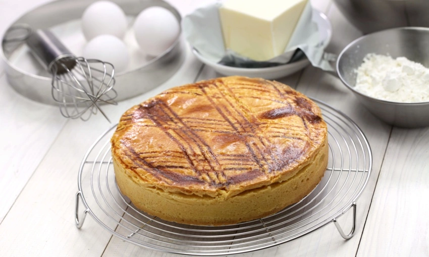 Gateau basque appena sfornato