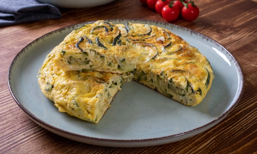 Frittata di zucchine e cipolle in friggitrice ad aria