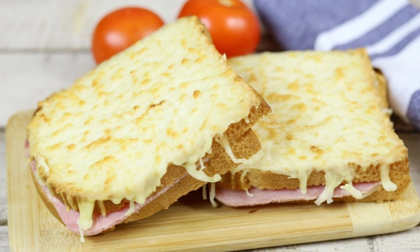 croque monsieur, piatto tipico dello street food parigino