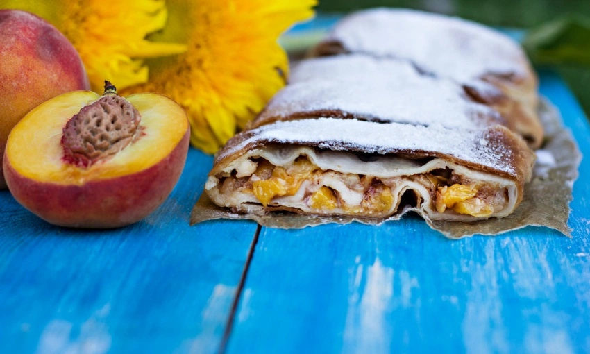 Strudel di pesche con la pasta matta