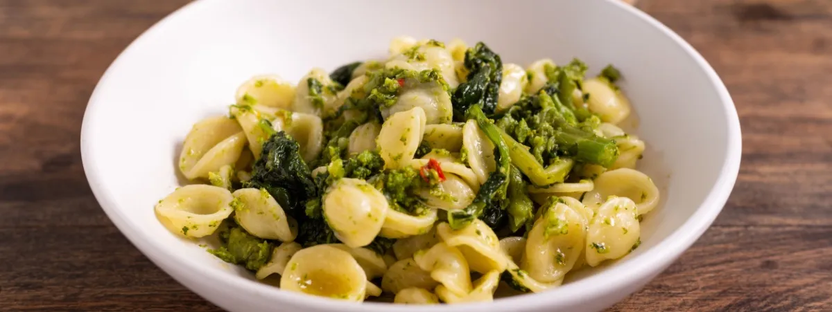 orecchiette con cime di rapa, primo piatto tipico pugliese