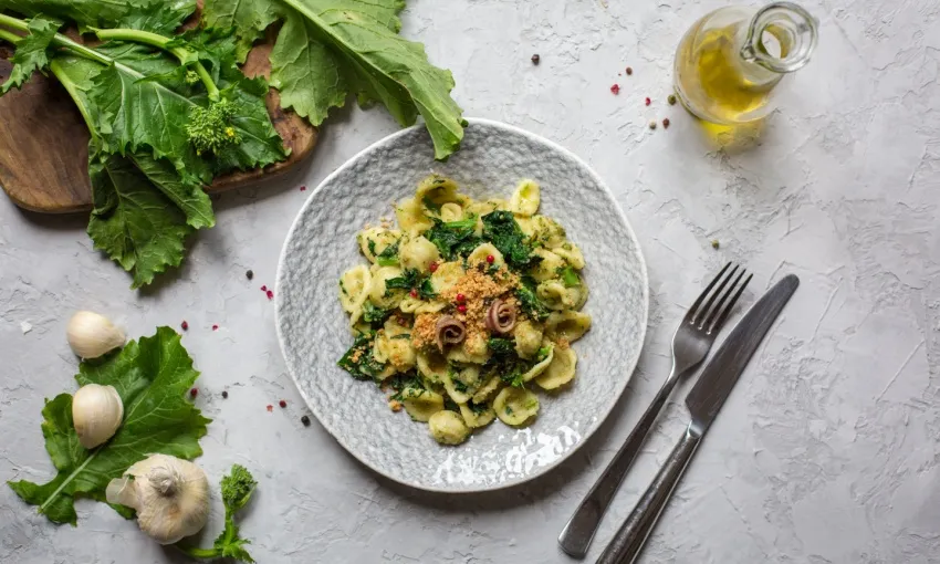 orecchiette con cime di rapa e acciughe