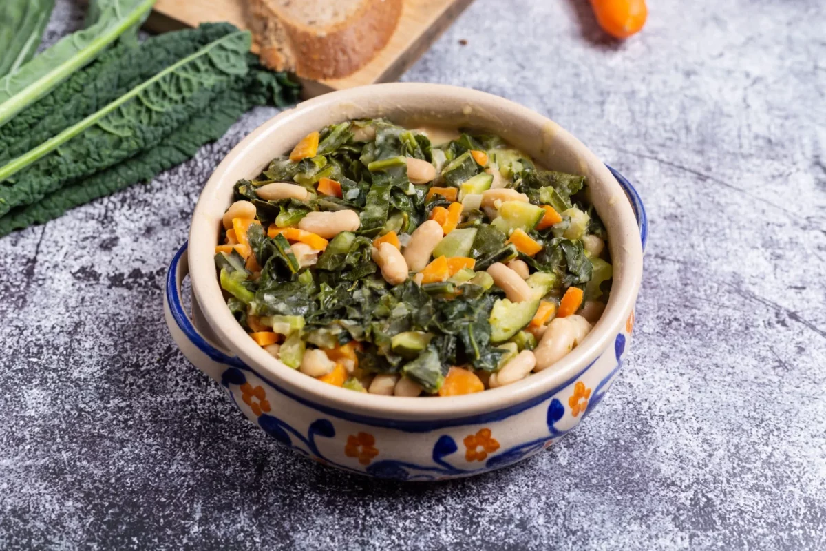 Tegame con ribollita toscana