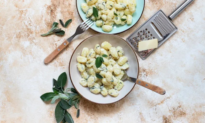 Gnocchi di ceci con burro e salvia