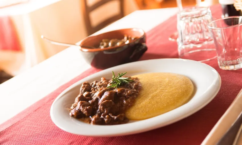 Carbonade valdostana con polenta