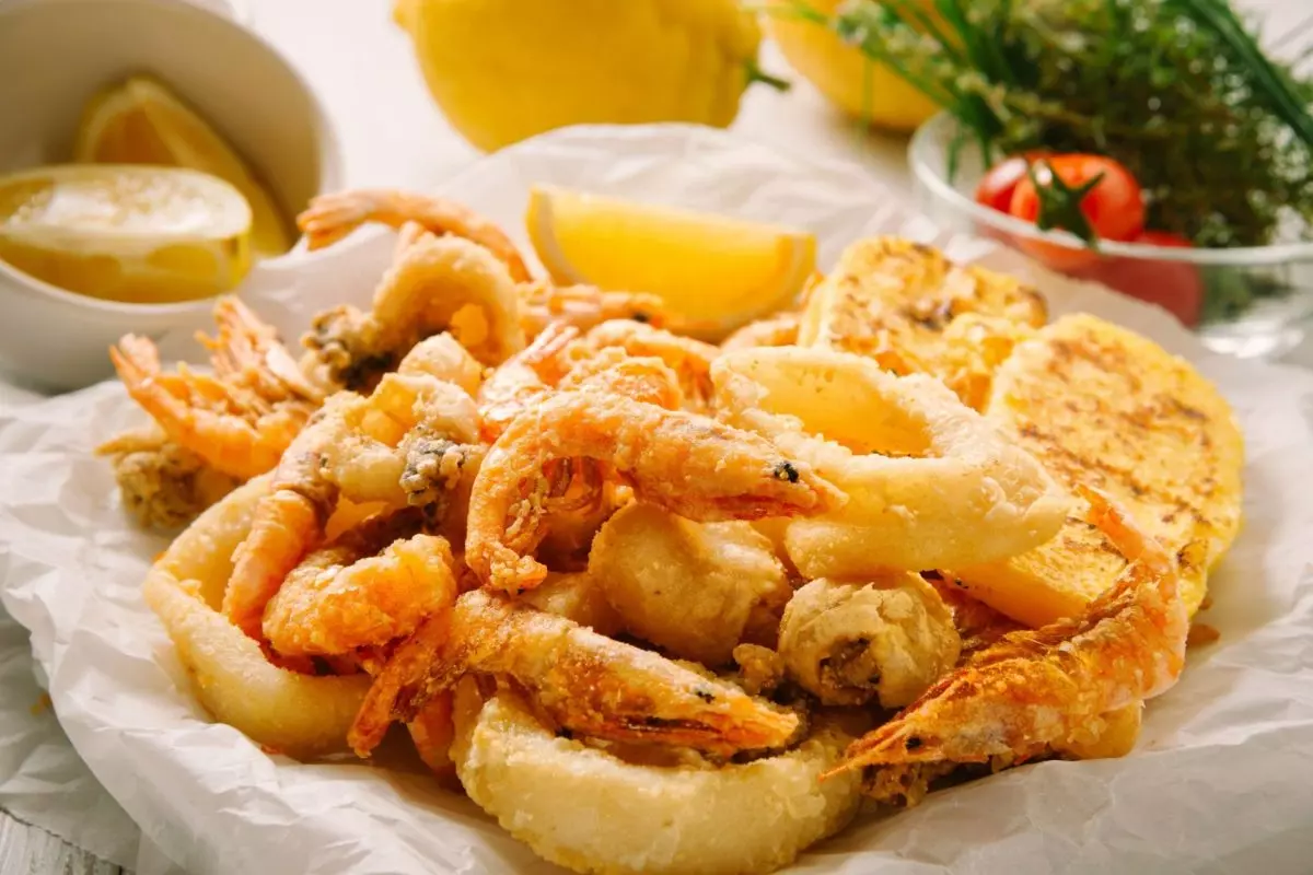 Piatto di frittura di pesce