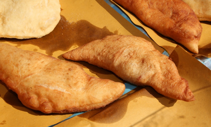 panzerotti su carta da fritti