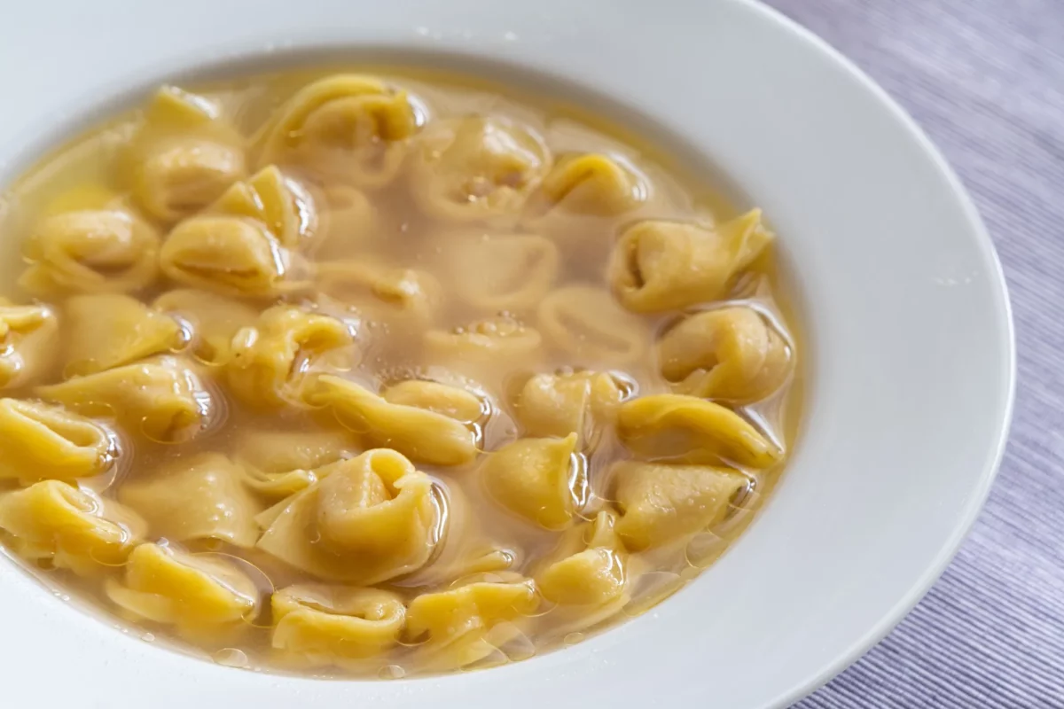 Tortellini bolognesi in brodo